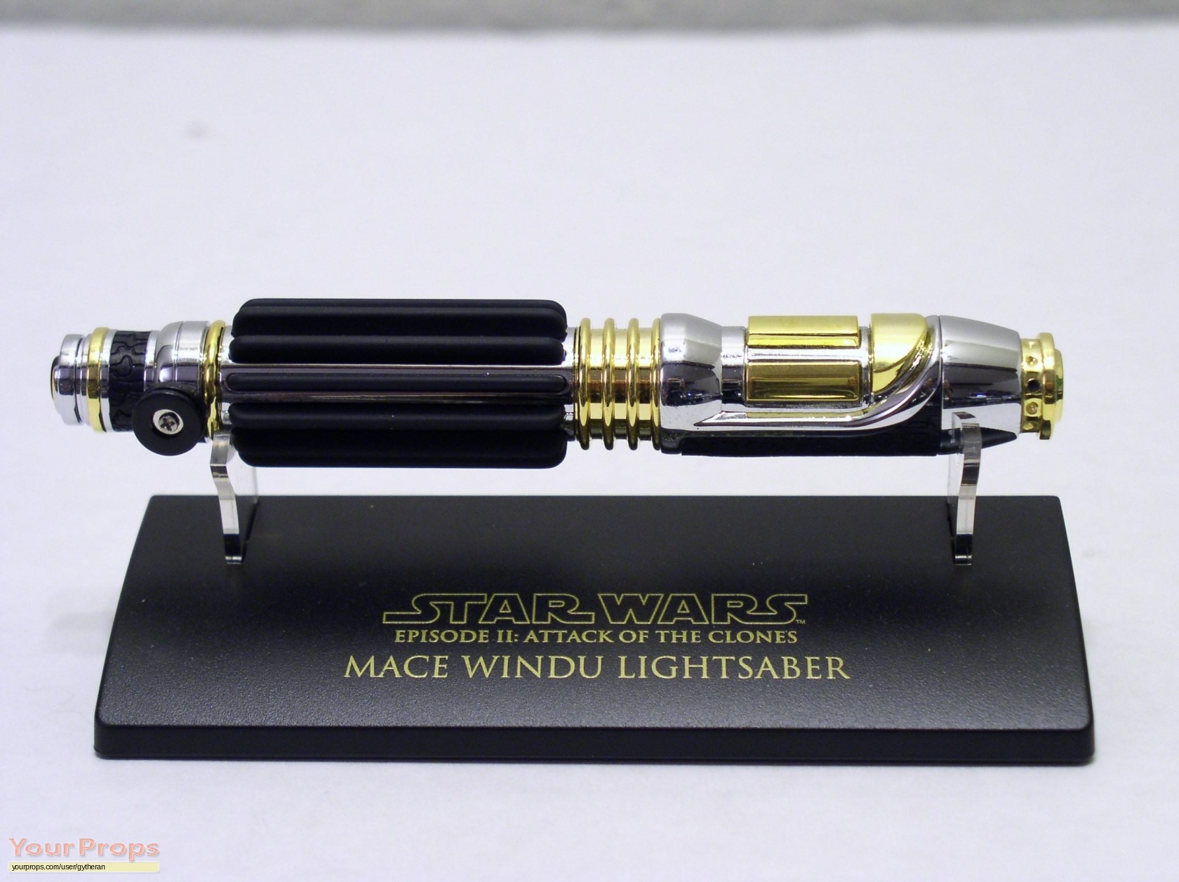 Star-Wars-Attack-Of-The-Clones-Mace-Windu-AOTC-Mini-Lightsaber-1.jpg