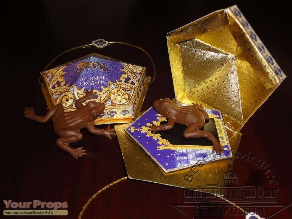 www.yourprops.com/movieprops/original/yp501b7ea49cc206.23883455/Harry-Potter-and-the-Philosopher-s-Stone-Chocolate-Frog-Set-4.jpg