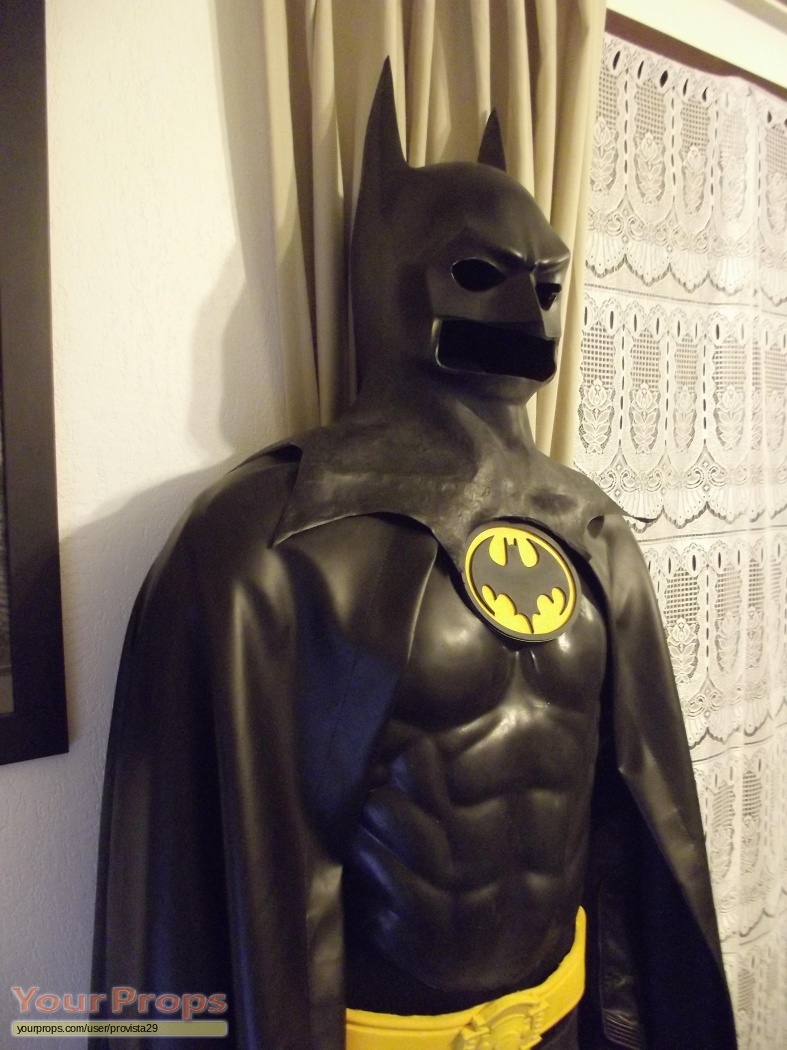Batman-1989-cowl-and-suit.jpg