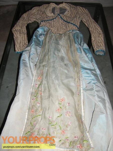 christina ricci sleepy hollow dress
