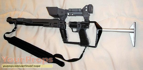 V replica movie prop weapon