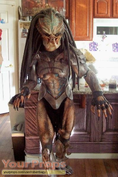Predator Female Predator Costume replica movie prop