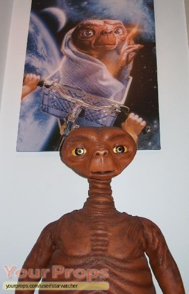 E T  the Extra-Terrestrial replica movie prop