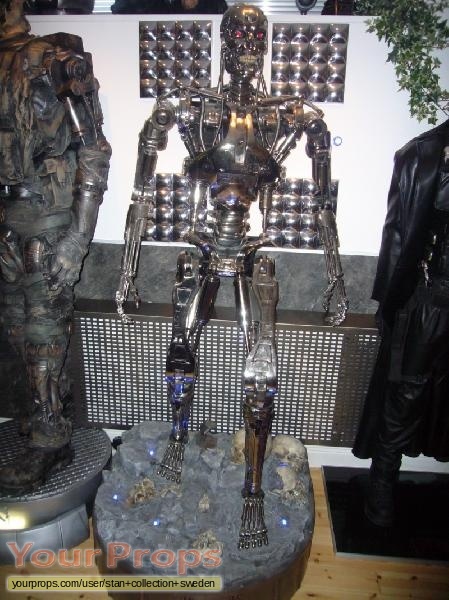 Terminator 2: Judgment Day T-800 full-size statue replica movie prop
