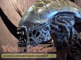 Alien vs  Predator replica movie prop