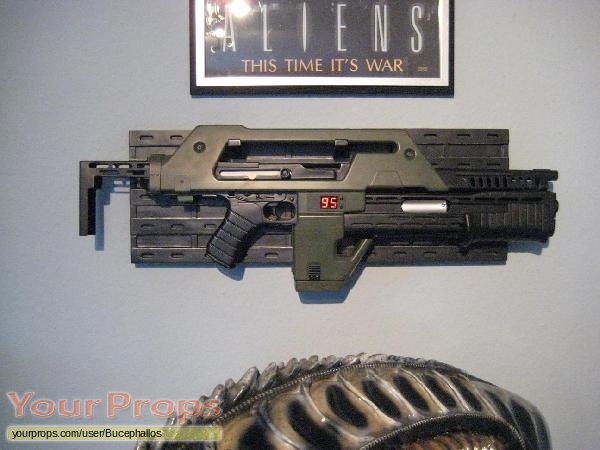 Aliens replica movie prop weapon