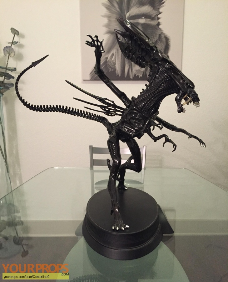 Aliens replica model   miniature
