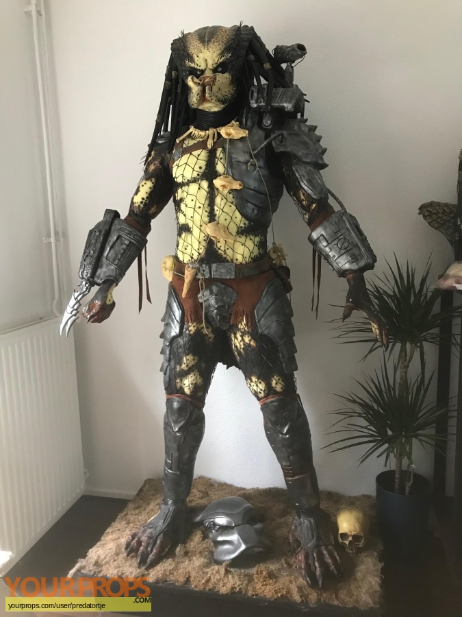 Predator replica movie prop