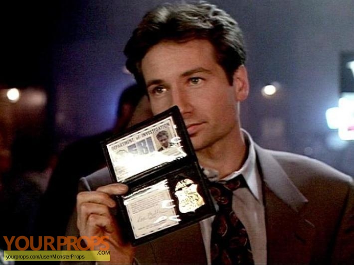 The-X-Files-X-Files-Prop-Fox-Mulder-FBI-ID-Badge-Wallet-Set-2nd-Season-2.jpg