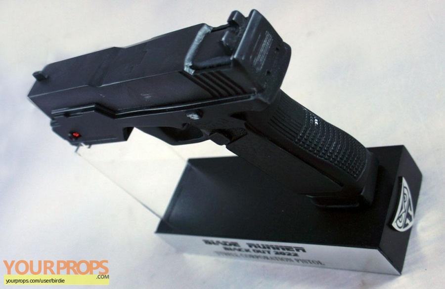 Blade Runner 2049 made from scratch movie prop weapon