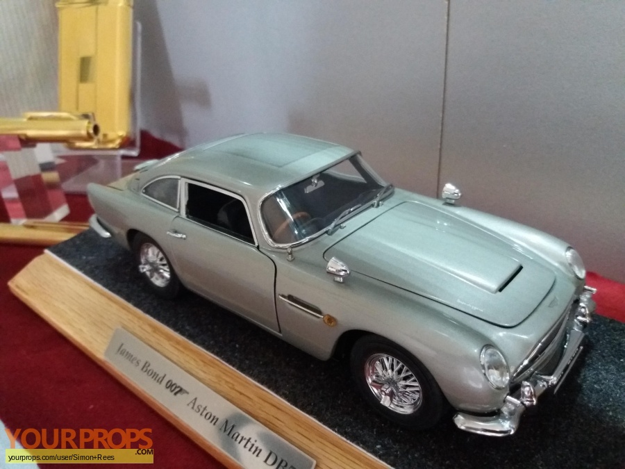 James Bond  Goldfinger replica model   miniature