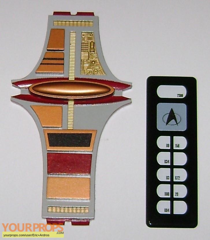 Star Trek  Deep Space Nine  (1993-1999) replica set dressing   pieces