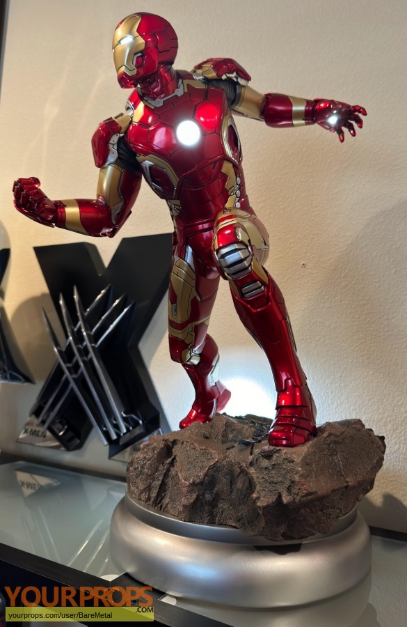 Avengers  Age of Ultron Sideshow Collectibles model   miniature