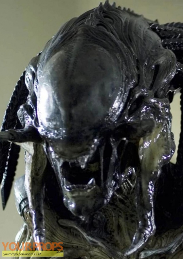 Aliens vs  Predator - Requiem original movie prop