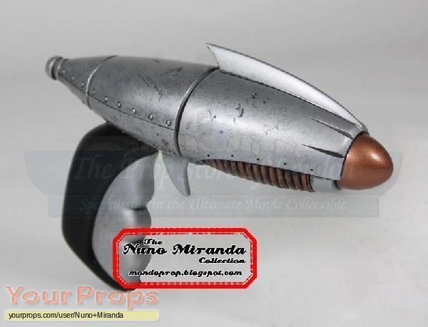 Sky Captain and the World of Tomorrow original movie prop weapon