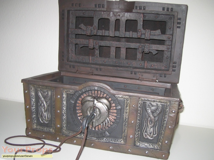 Pirates of the Caribbean  Dead Mans Chest Master Replicas movie prop