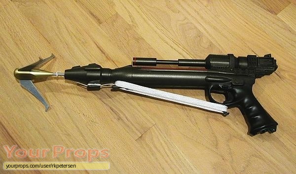 https://www.yourprops.com/movieprops/default/yp_50ccd0512c72b4.07570194/Alien-Narcissus-Grapping-Gun-1.jpg