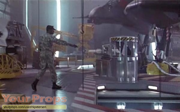 Aliens original movie prop weapon