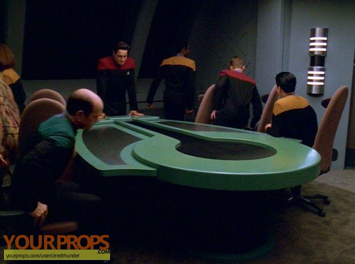 Star Trek  Voyager original set dressing   pieces