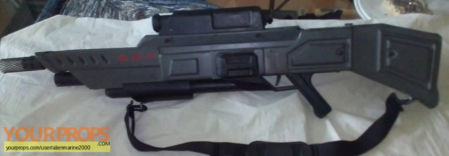 Starship Troopers 2  Hero of the Federation original movie prop weapon
