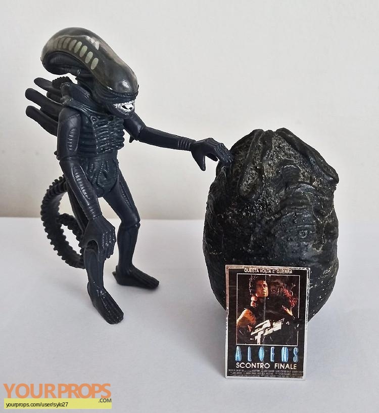 Aliens original model   miniature