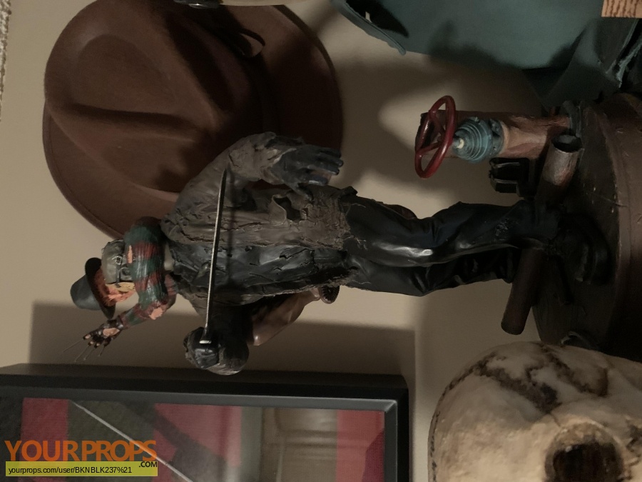 Freddy vs  Jason Sideshow Collectibles model   miniature