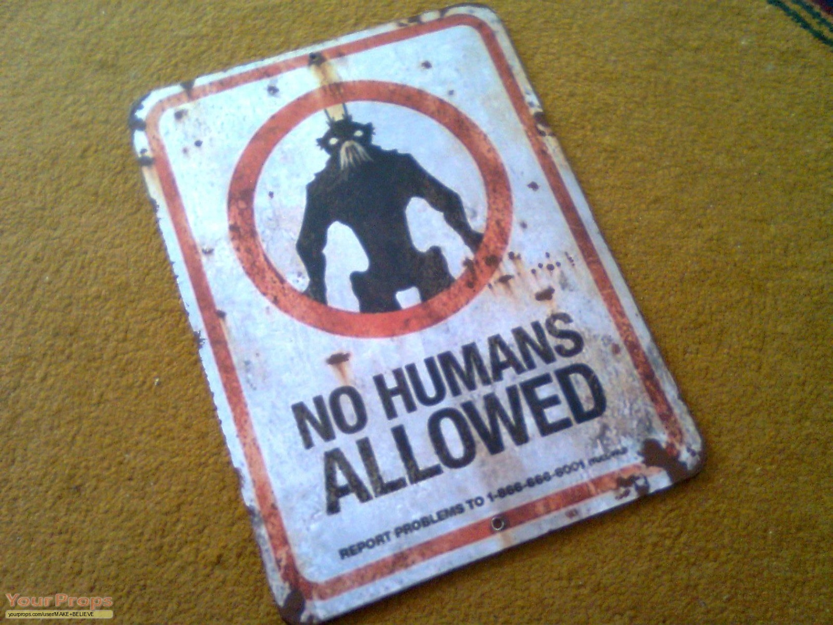 Prop Replica Tin Cas District 9 No Humans Allowed Tin Sign New Toy 