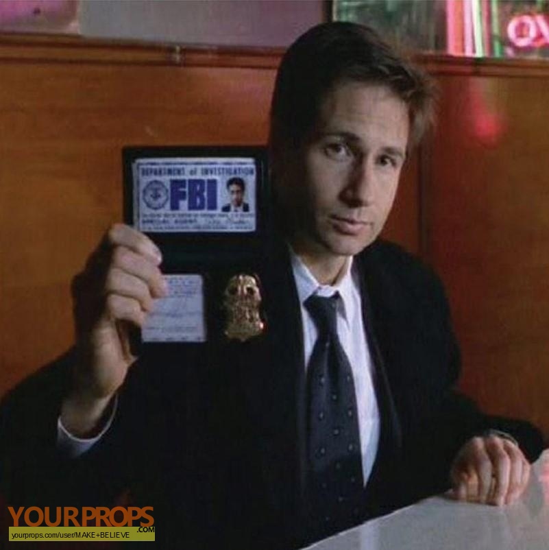 The-X-Files-Fox-Mulder-FBI-wallet-credentials-replica-2.jpg