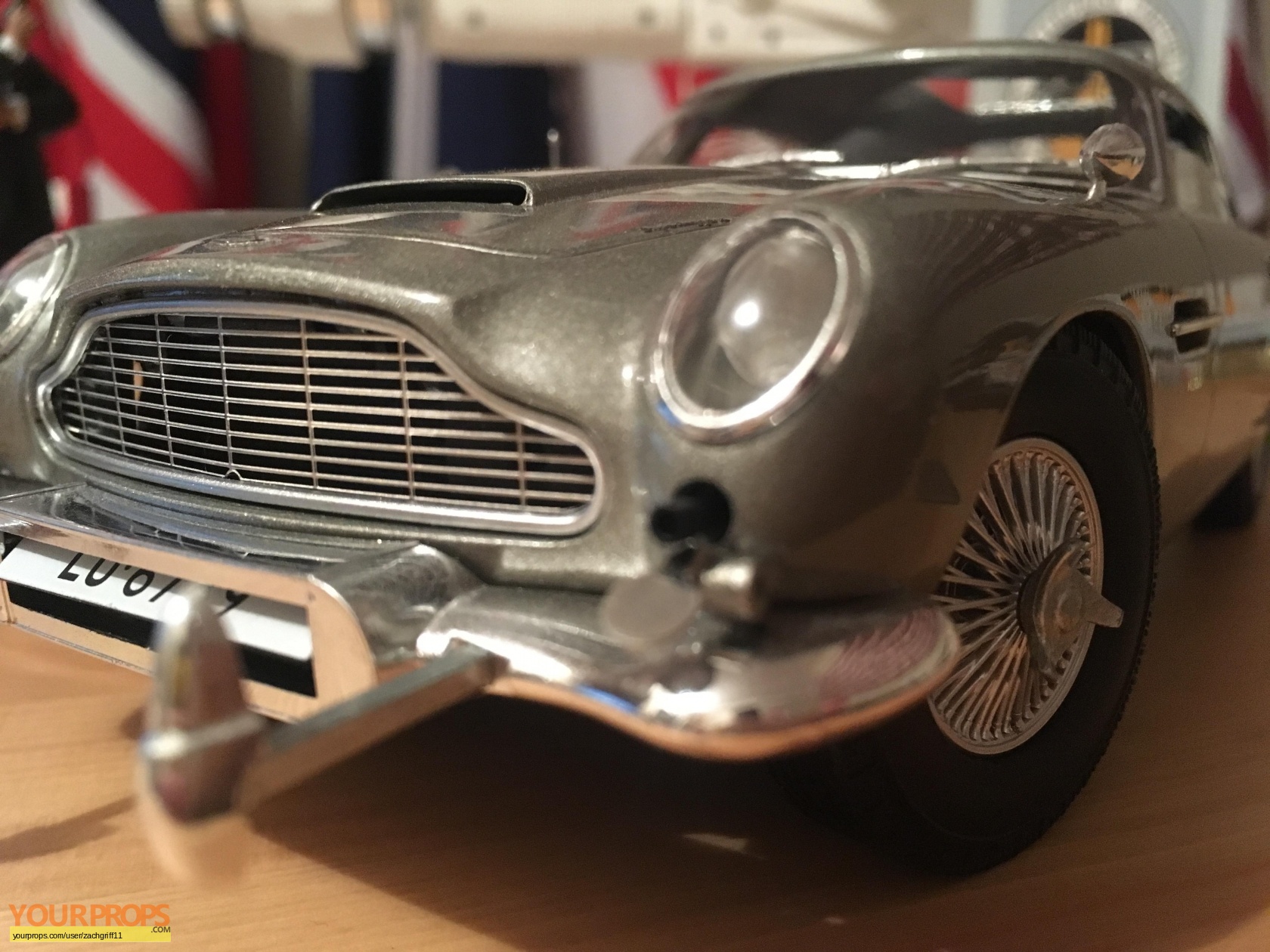 James Bond: Goldfinger Aston Martin DB5 replica movie model