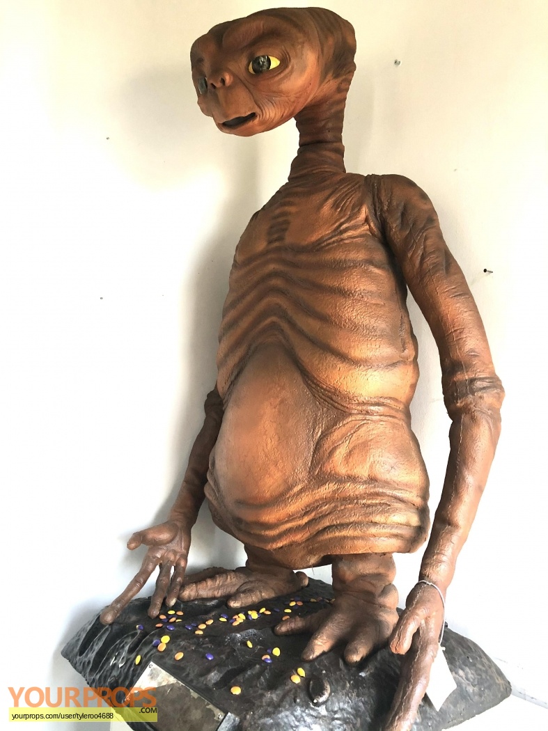 Neca figure E.T Replica Prop 1:1 Light Up Hand Sealed Collectors E.T Alien Hand 