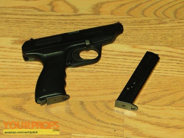 Aliens Heckler & Koch VP-70 by MGC replica prop weapon