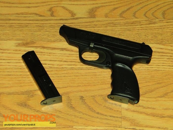 Aliens Heckler & Koch VP-70 by MGC replica prop weapon